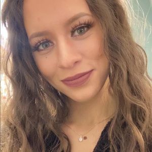 Meet your Posher, Leah